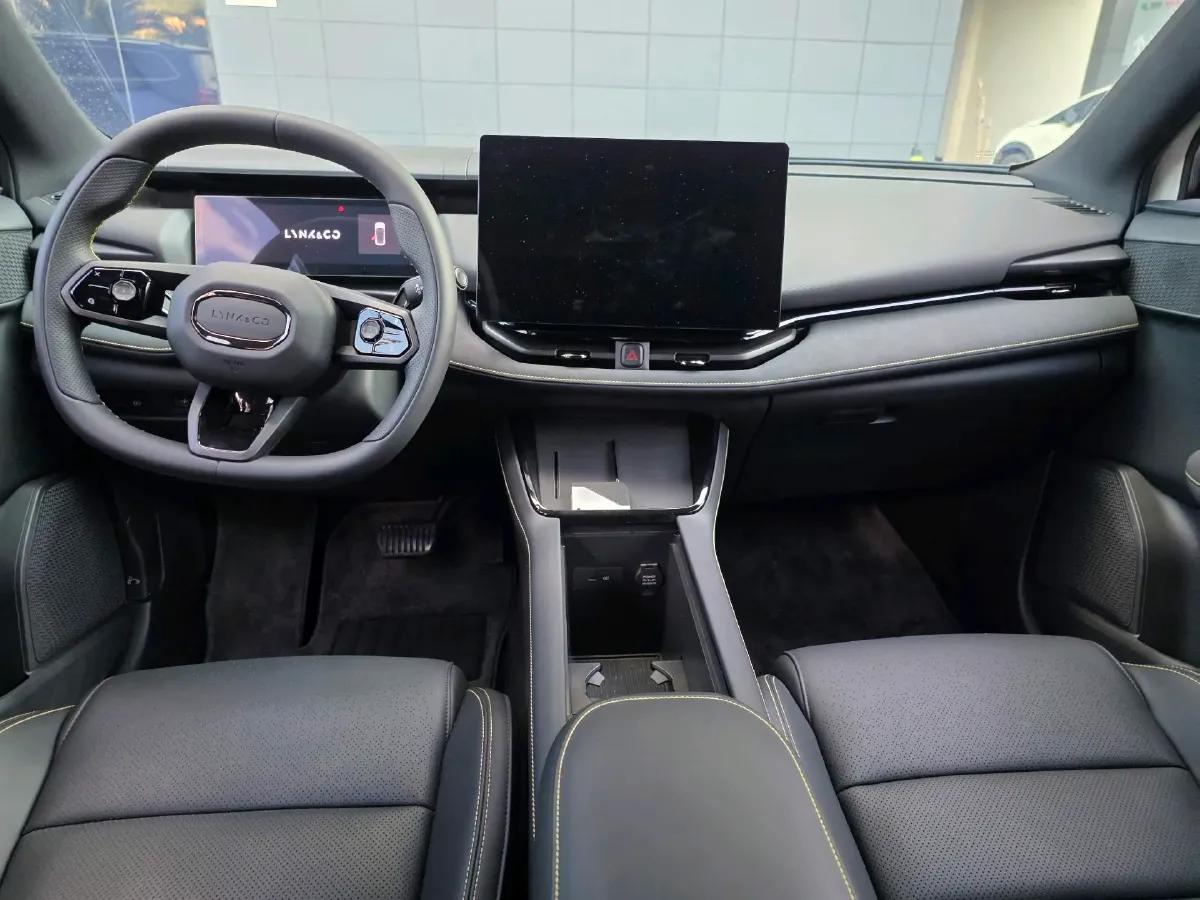 2025 LYNK&CO 06 1.5T 181HP L4 7DCT,autocango,china used car exporter,china ev exporter,chinese used car exporter,chinese used ev exporter