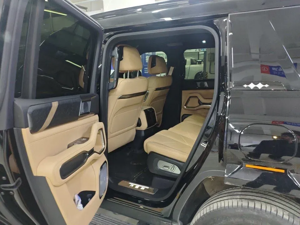 2025 FangChengBao Bao 8 2.0T 245HP L4 E-CVT PHEV 36.8KWH,autocango,china used car exporter,china ev exporter,chinese used car exporter,chinese used ev exporter