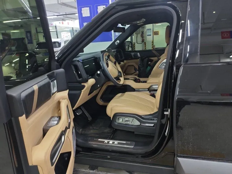 2025 FangChengBao Bao 8 2.0T 245HP L4 E-CVT PHEV 36.8KWH,autocango,china used car exporter,china ev exporter,chinese used car exporter,chinese used ev exporter