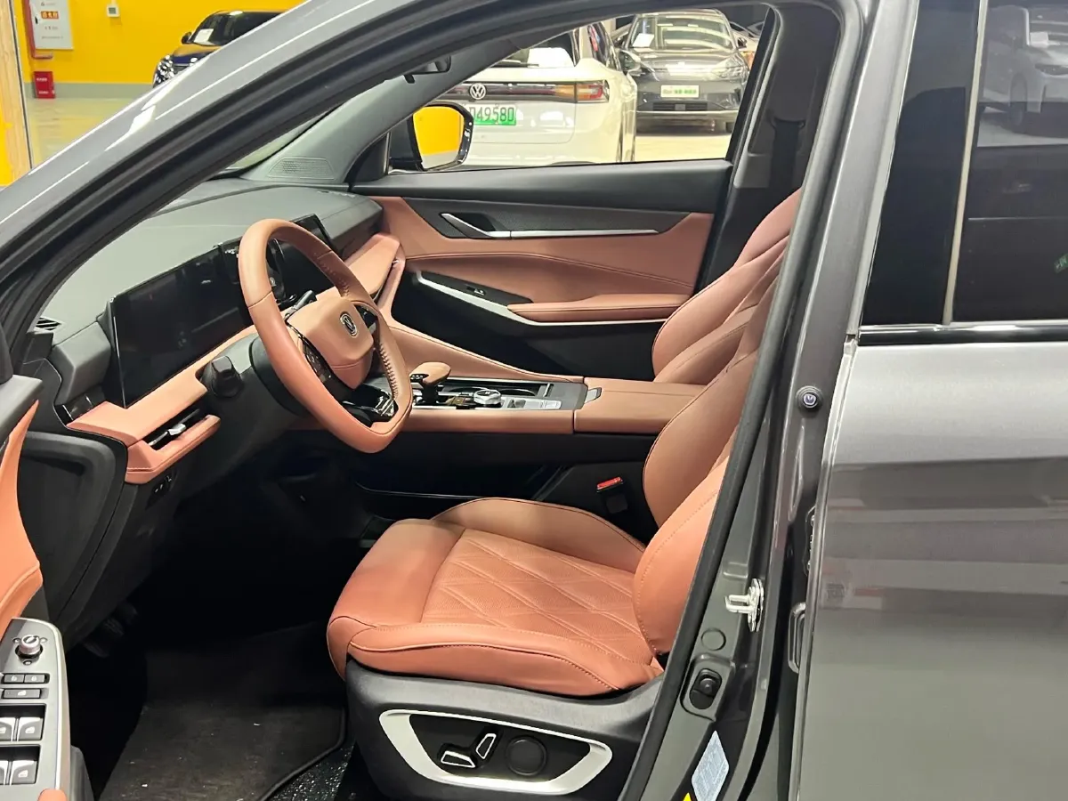 2024 ChangAn CS75 Plus 1.5T 188HP L4 8AT,autocango,china used car exporter,china ev exporter,chinese used car exporter,chinese used ev exporter