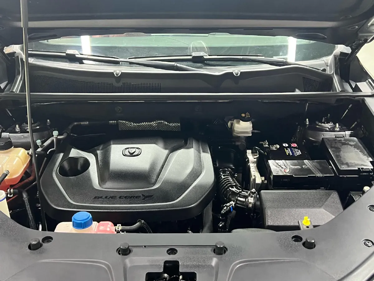 2024 ChangAn CS75 Plus 1.5T 188HP L4 8AT,autocango,china used car exporter,china ev exporter,chinese used car exporter,chinese used ev exporter