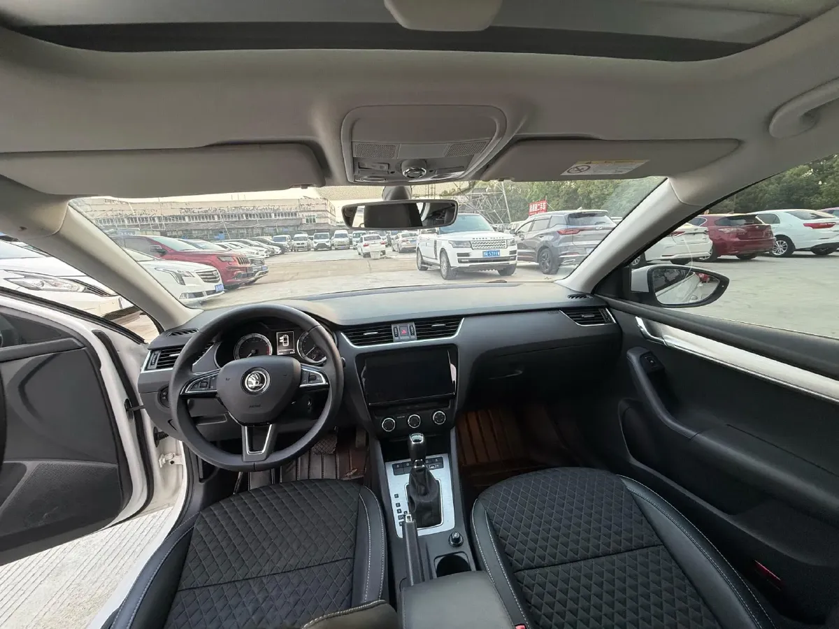 2019 Skoda Octavia 1.5L 116HP L4 6AT,autocango,china used car exporter,china ev exporter,chinese used car exporter,chinese used ev exporter