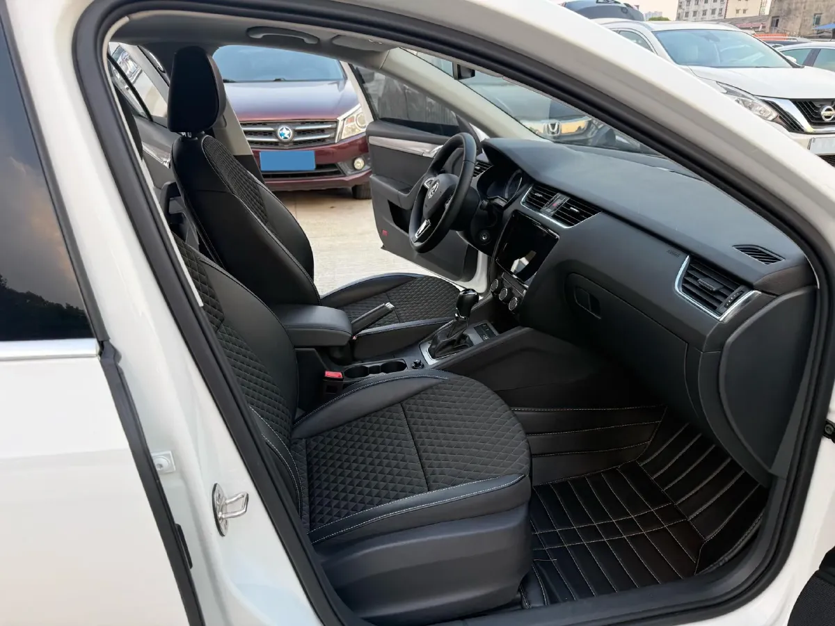 2019 Skoda Octavia 1.5L 116HP L4 6AT,autocango,china used car exporter,china ev exporter,chinese used car exporter,chinese used ev exporter