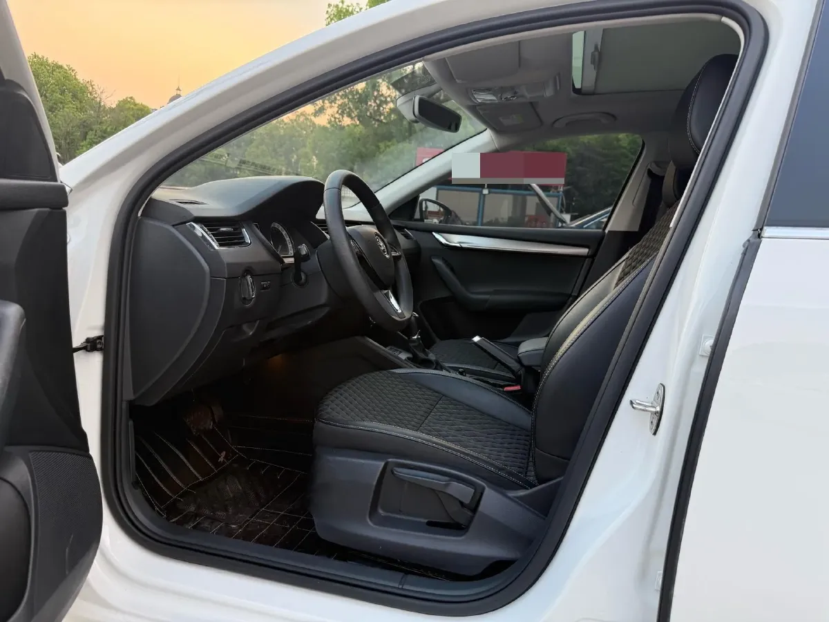 2019 Skoda Octavia 1.5L 116HP L4 6AT,autocango,china used car exporter,china ev exporter,chinese used car exporter,chinese used ev exporter