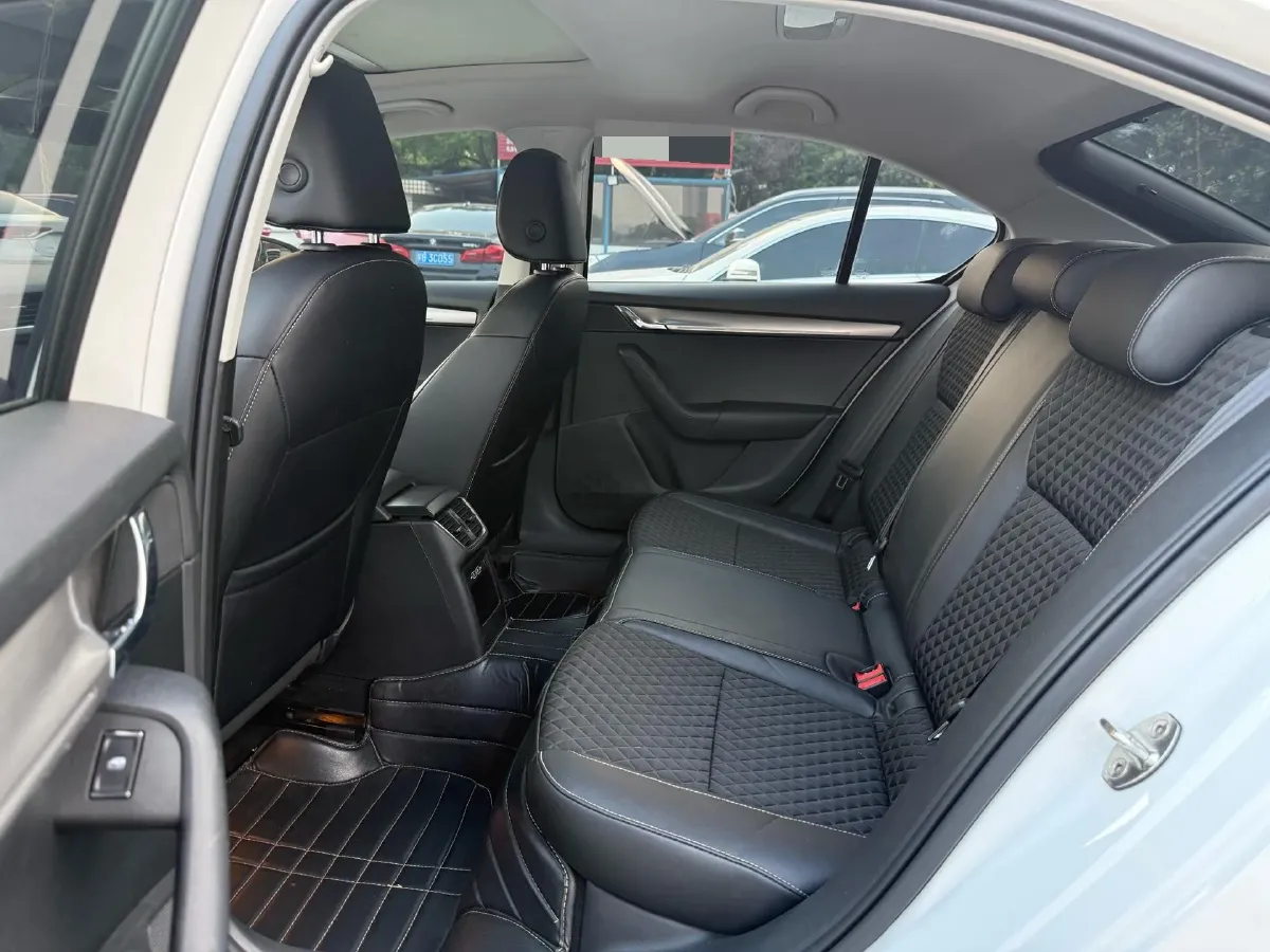 2019 Skoda Octavia 1.5L 116HP L4 6AT,autocango,china used car exporter,china ev exporter,chinese used car exporter,chinese used ev exporter