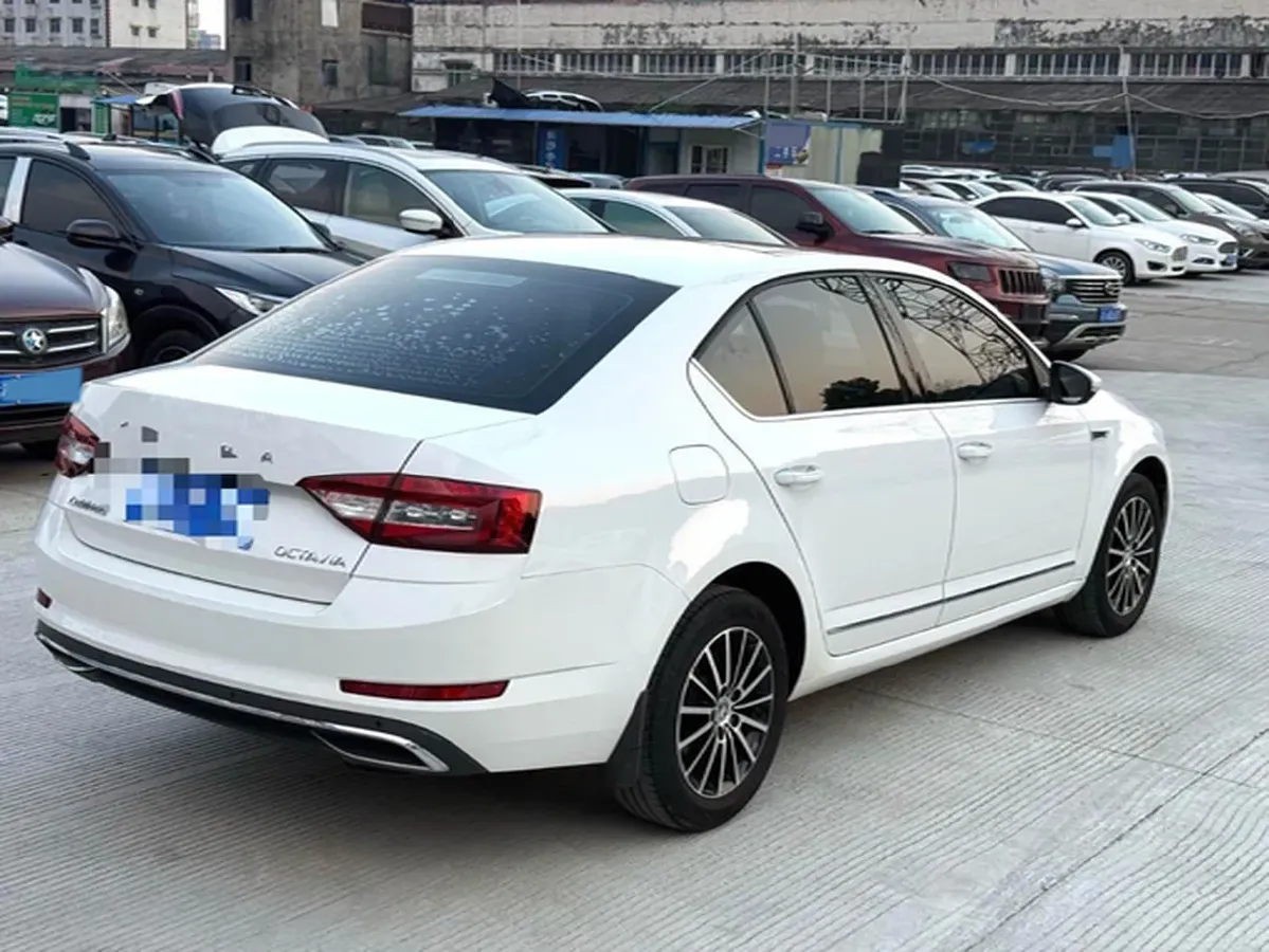 2019 Skoda Octavia 1.5L 116HP L4 6AT,autocango,china used car exporter,china ev exporter,chinese used car exporter,chinese used ev exporter