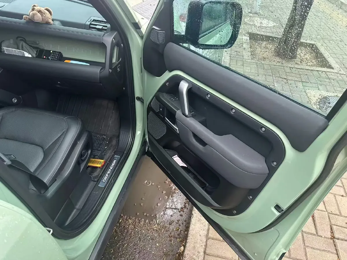 2023 Land Rover Defender 3.0T 400HP L6 8AT,autocango,china used car exporter,china ev exporter,chinese used car exporter,chinese used ev exporter