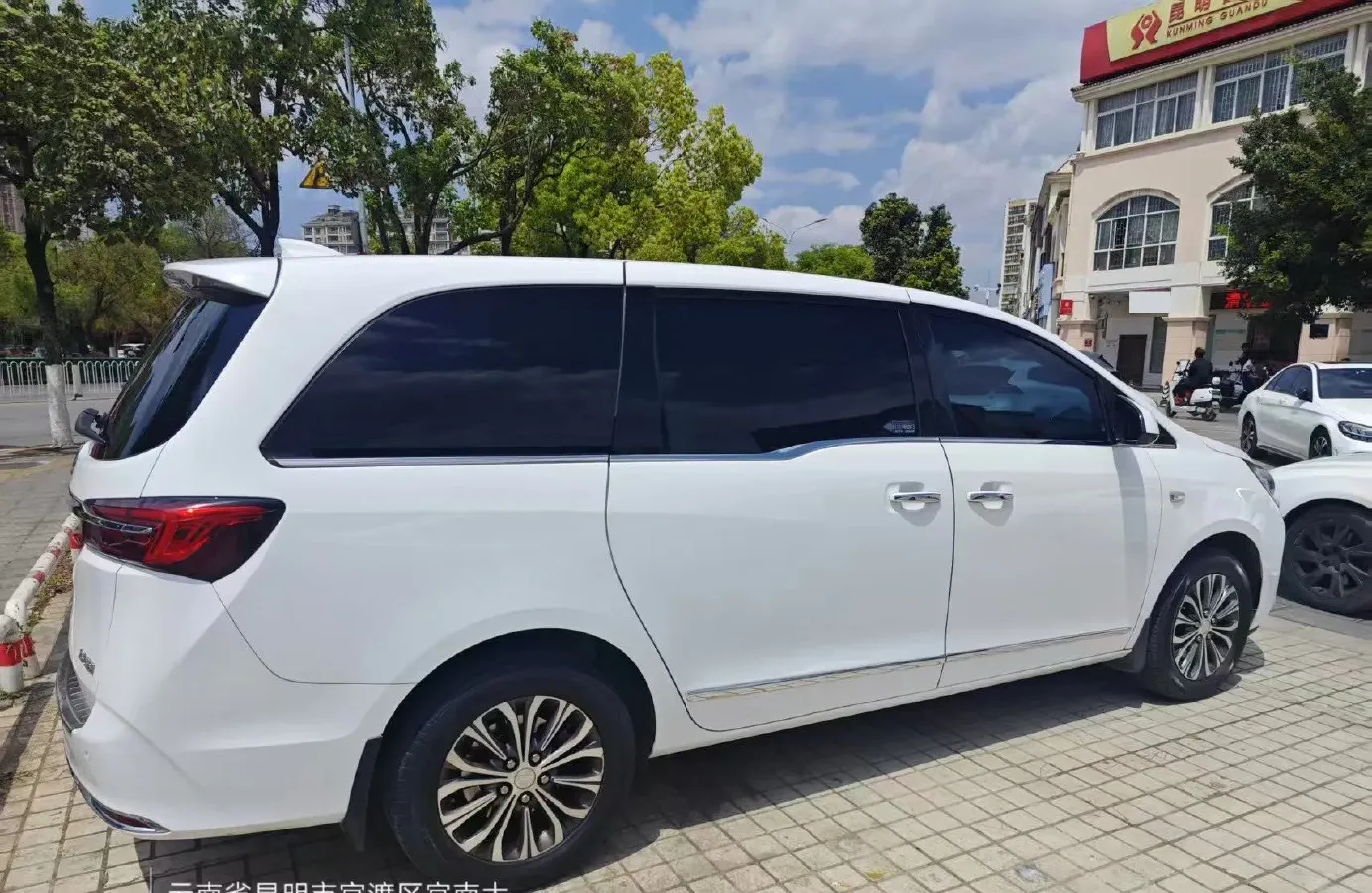 2021 Buick GL8 2.0T 237HP L4 9AT,autocango,china used car exporter,china ev exporter,chinese used car exporter,chinese used ev exporter