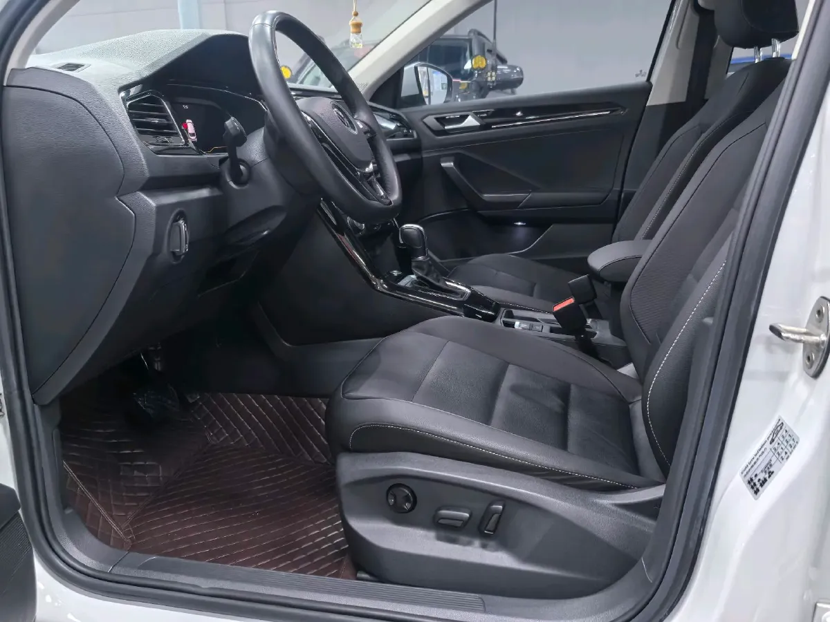 2022 Volkswagen T-Roc 1.4T 150HP L4 7DCT,autocango,china used car exporter,china ev exporter,chinese used car exporter,chinese used ev exporter