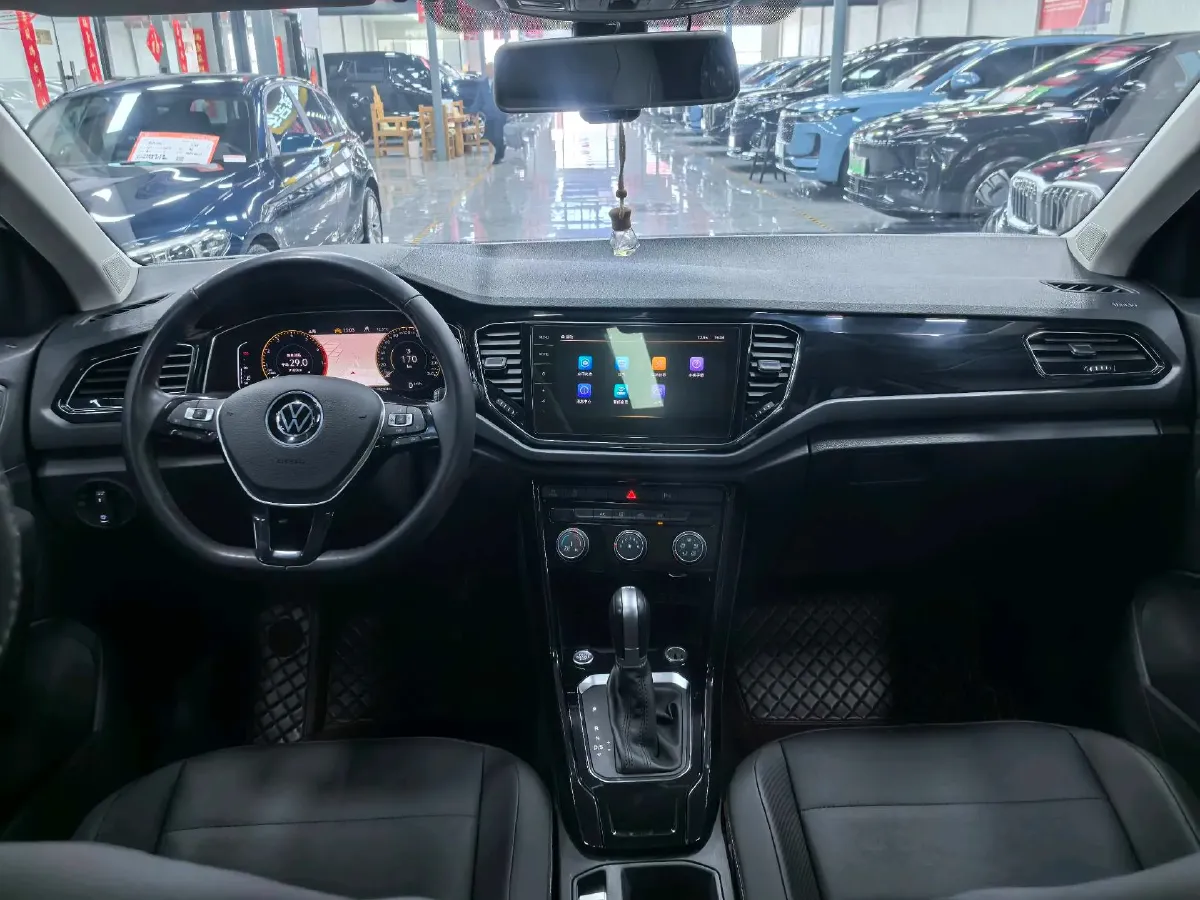 2022 Volkswagen T-Roc 1.4T 150HP L4 7DCT,autocango,china used car exporter,china ev exporter,chinese used car exporter,chinese used ev exporter