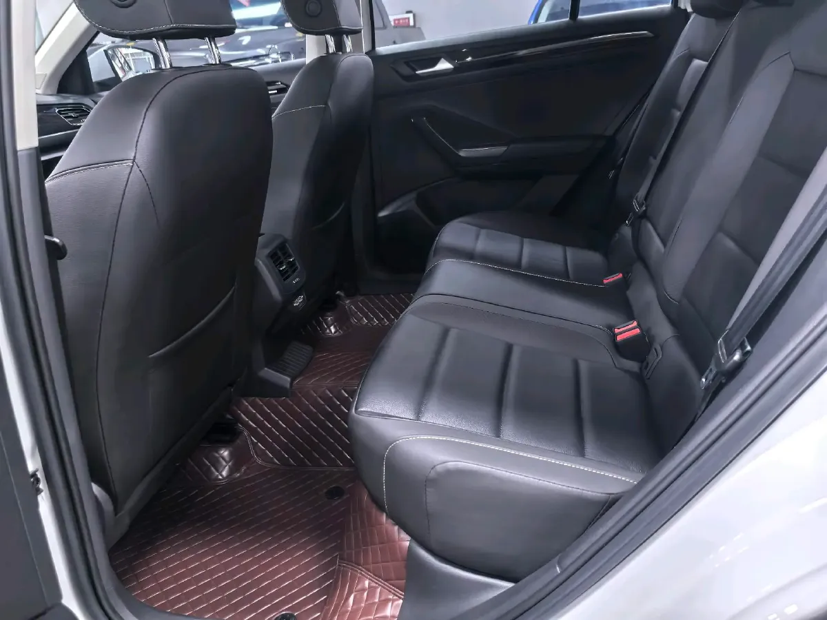 2022 Volkswagen T-Roc 1.4T 150HP L4 7DCT,autocango,china used car exporter,china ev exporter,chinese used car exporter,chinese used ev exporter