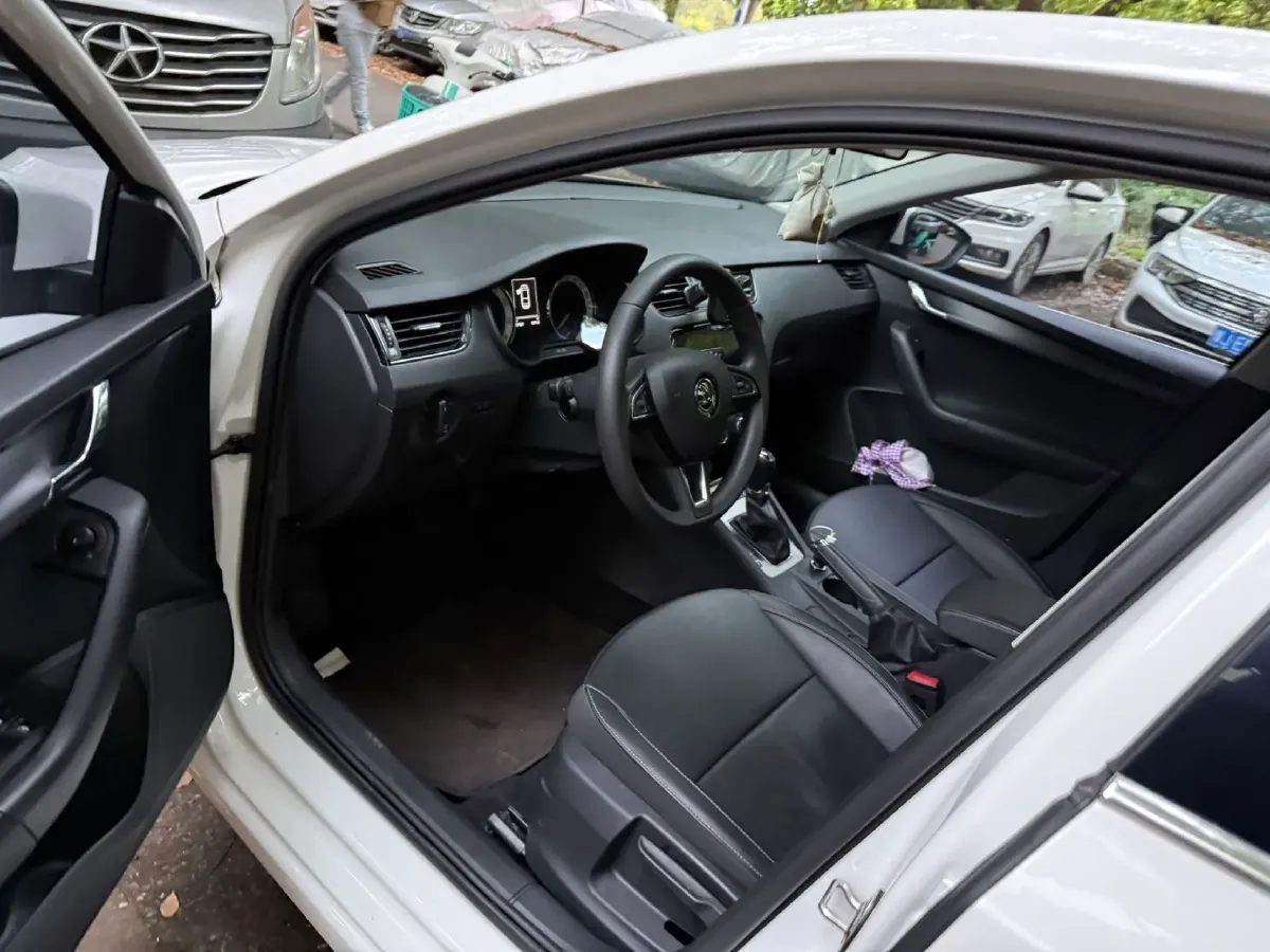 2022 Skoda Octavia 1.5L 113HP L4 6AT,autocango,china used car exporter,china ev exporter,chinese used car exporter,chinese used ev exporter