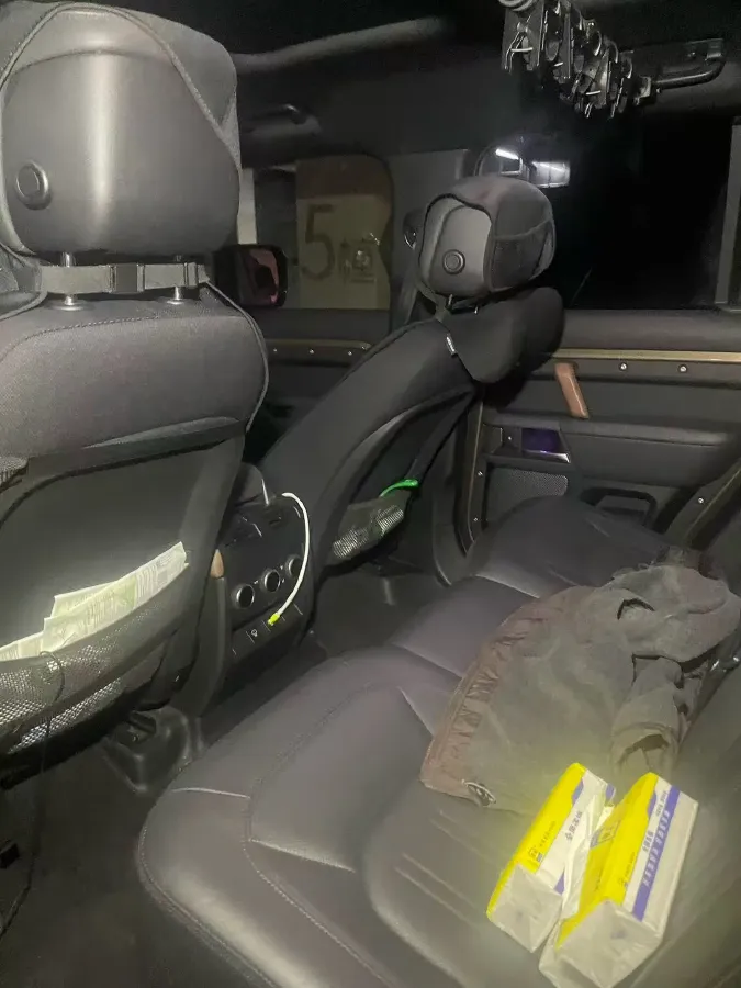 2023 Land Rover Defender 3.0T 400HP L6 8AT,autocango,china used car exporter,china ev exporter,chinese used car exporter,chinese used ev exporter