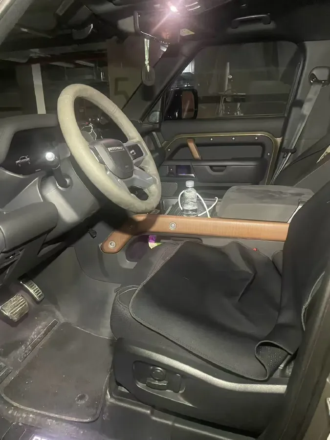 2023 Land Rover Defender 3.0T 400HP L6 8AT,autocango,china used car exporter,china ev exporter,chinese used car exporter,chinese used ev exporter