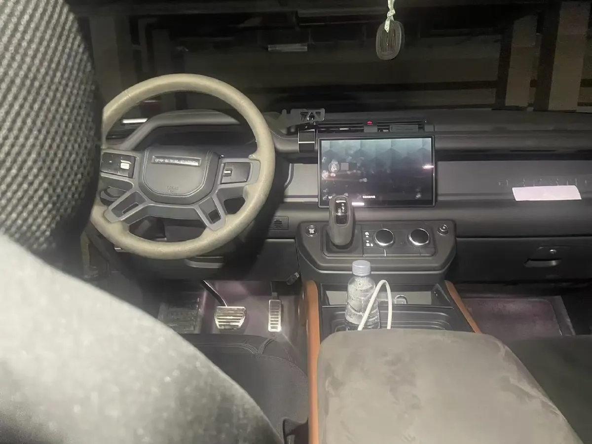 2023 Land Rover Defender 3.0T 400HP L6 8AT,autocango,china used car exporter,china ev exporter,chinese used car exporter,chinese used ev exporter