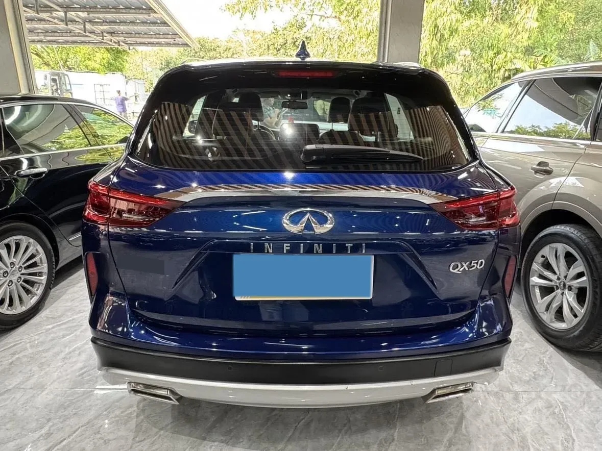 2018 Infiniti QX30 2.0T 211HP L4 7DCT,autocango,china used car exporter,china ev exporter,chinese used car exporter,chinese used ev exporter