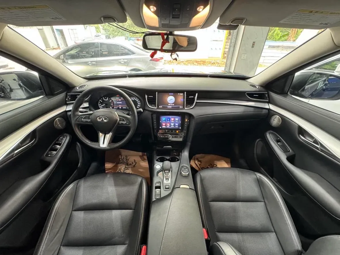 2018 Infiniti QX30 2.0T 211HP L4 7DCT,autocango,china used car exporter,china ev exporter,chinese used car exporter,chinese used ev exporter