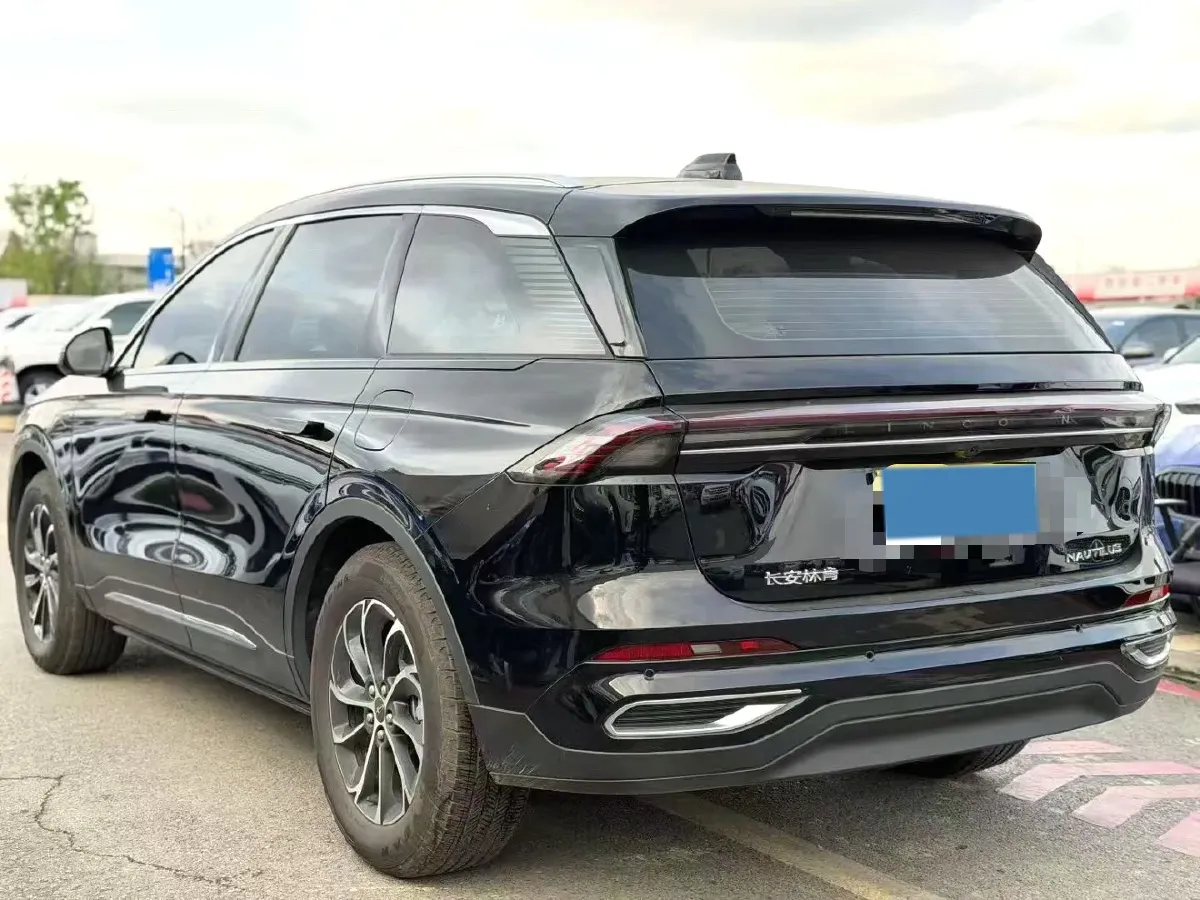 2025 Lincoln Nautilus 2.0T 261HP L4 8AT,autocango,china used car exporter,china ev exporter,chinese used car exporter,chinese used ev exporter