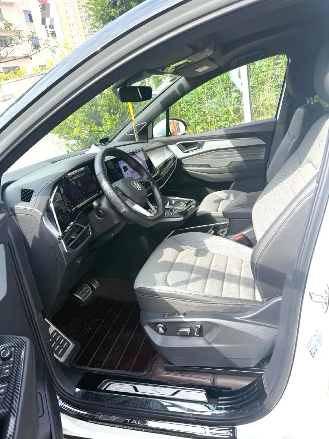 2023 Volkswagen Talagon 2.0T 220HP L4 7DCT,autocango,china used car exporter,china ev exporter,chinese used car exporter,chinese used ev exporter