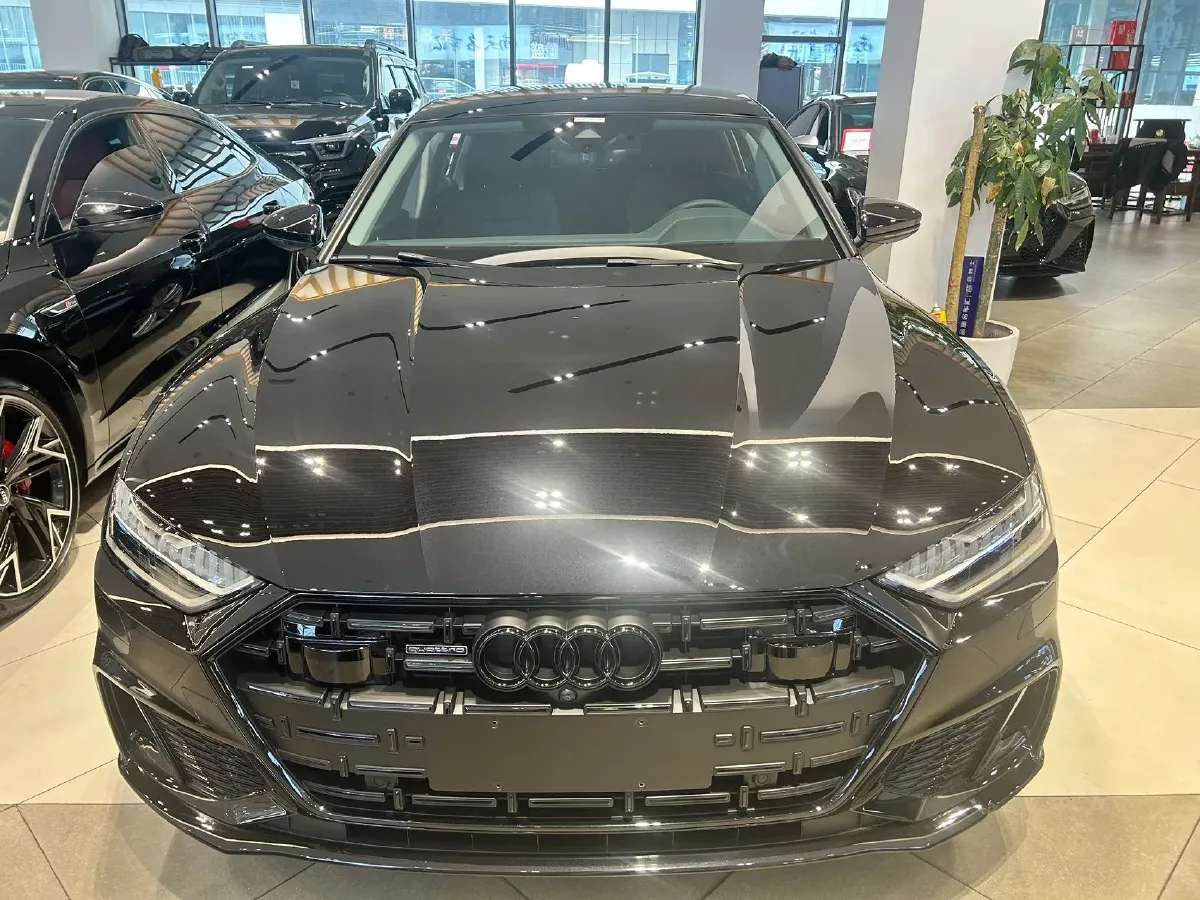 2024 Audi A7L 2.0T 245HP L4 7DCT,autocango,china used car exporter,china ev exporter,chinese used car exporter,chinese used ev exporter