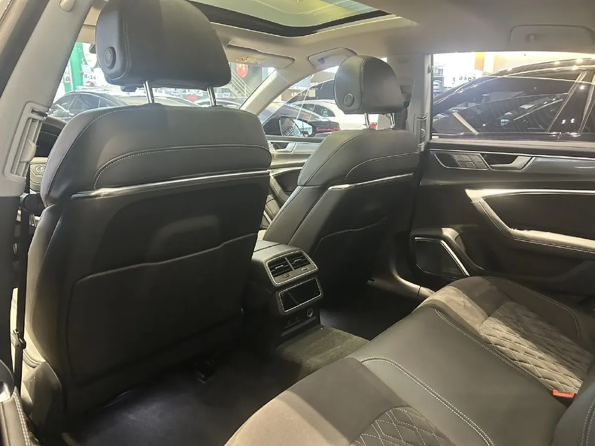 2024 Audi A7L 2.0T 245HP L4 7DCT,autocango,china used car exporter,china ev exporter,chinese used car exporter,chinese used ev exporter