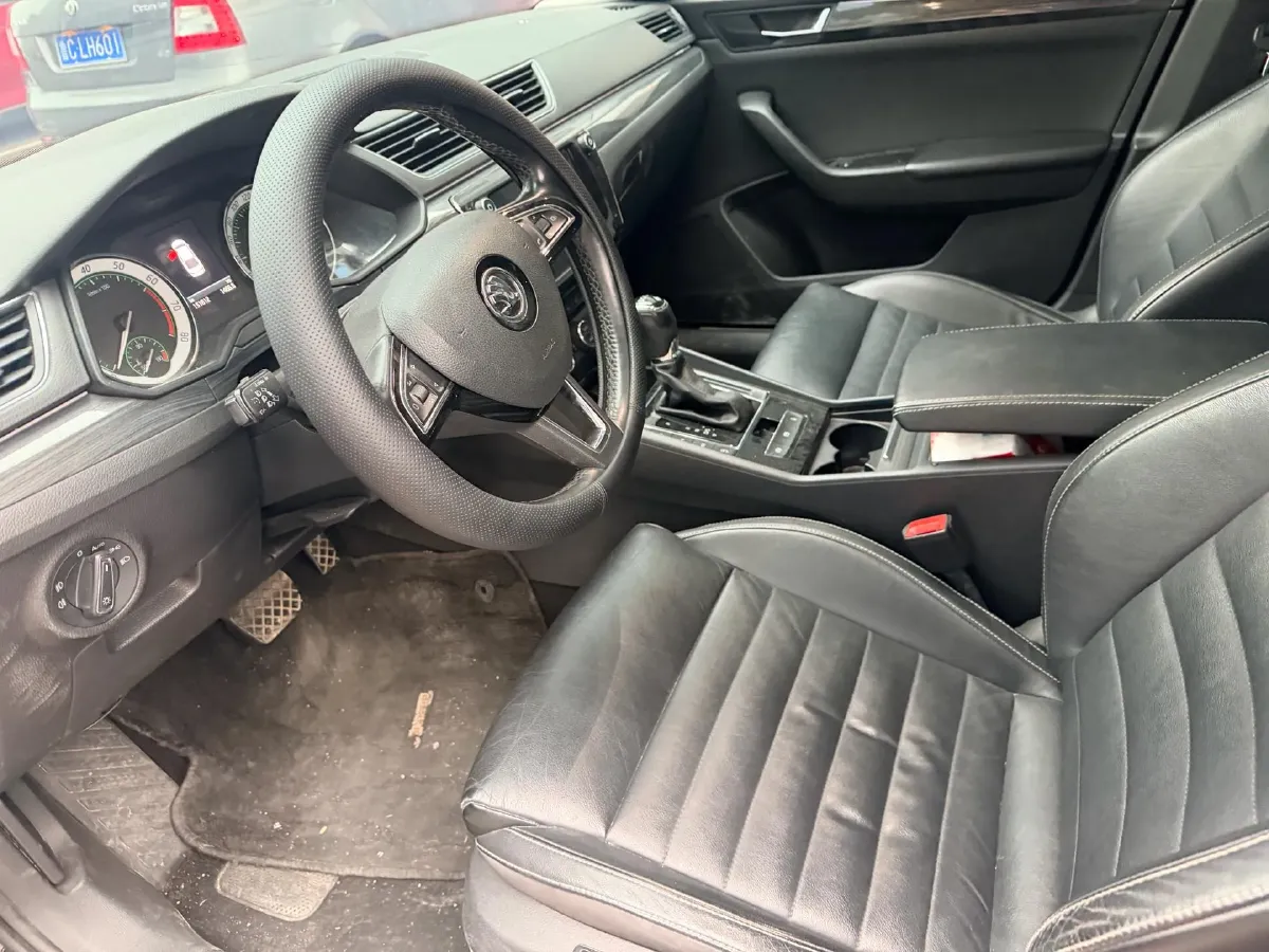 2016 Skoda Superb 1.8T 180HP L4 7DCT,autocango,china used car exporter,china ev exporter,chinese used car exporter,chinese used ev exporter