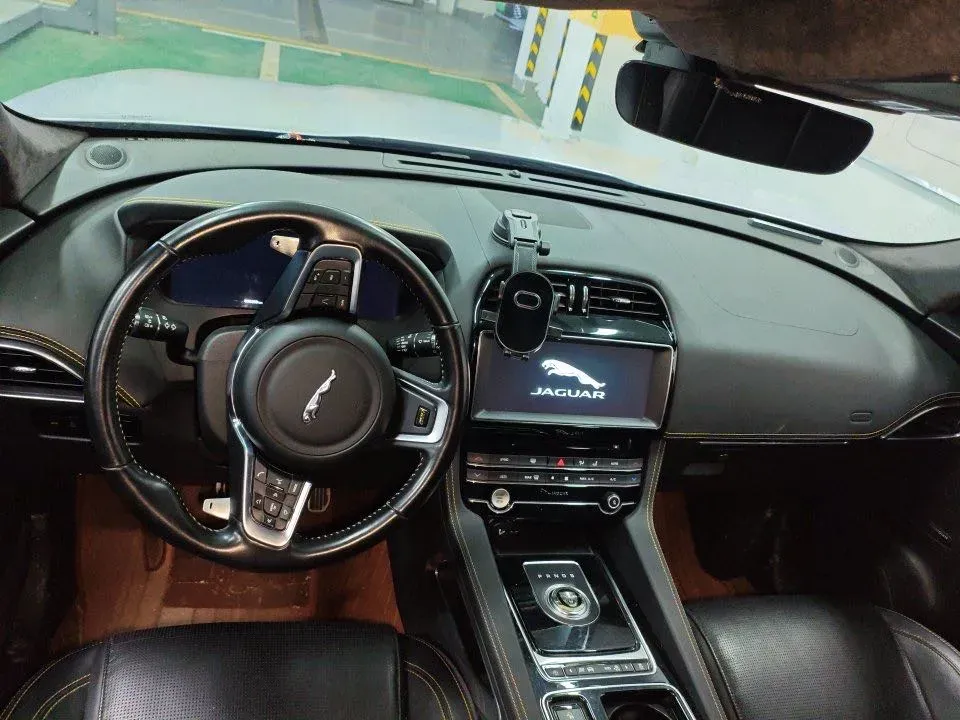 2020 Jaguar F-PACE 2.0T 300HP L4 8AT,autocango,china used car exporter,china ev exporter,chinese used car exporter,chinese used ev exporter