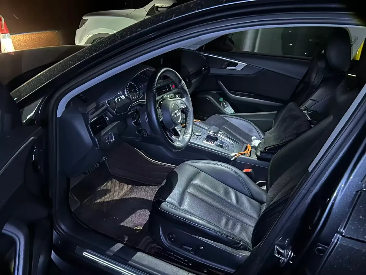 2019 Audi A4L 2.0T 190HP L4 7DCT,autocango,china used car exporter,china ev exporter,chinese used car exporter,chinese used ev exporter