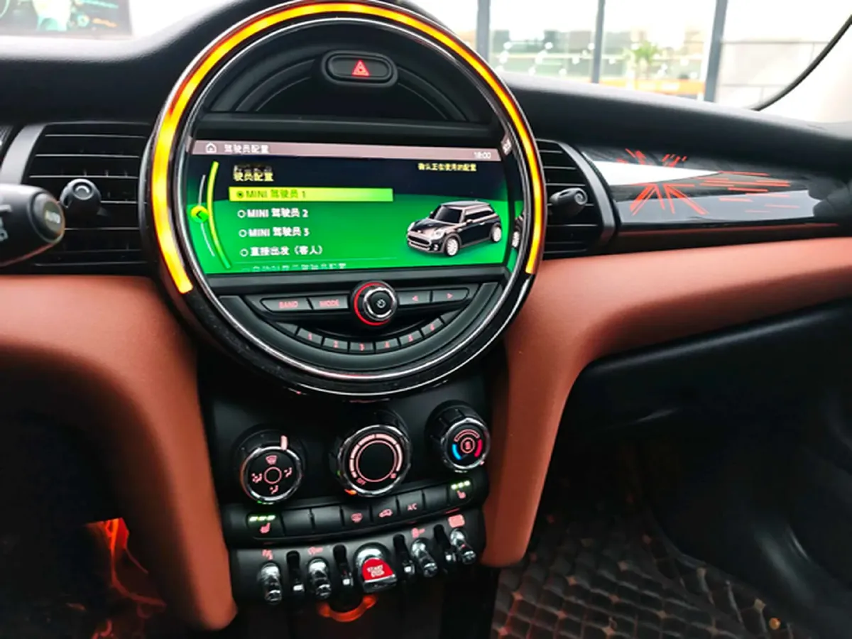 2020 MINI MINI 1.5T 136HP L3 7DCT,autocango,china used car exporter,china ev exporter,chinese used car exporter,chinese used ev exporter