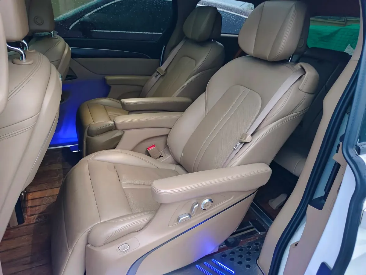 2021 Buick GL8 2.0T 237HP L4 9AT,autocango,china used car exporter,china ev exporter,chinese used car exporter,chinese used ev exporter