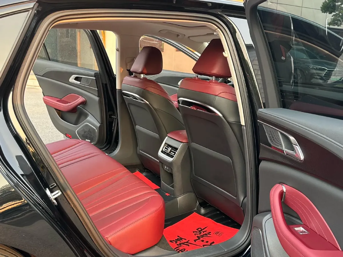 2025 HongQi H5 2.0T 224HP L4 8AT,autocango,china used car exporter,china ev exporter,chinese used car exporter,chinese used ev exporter