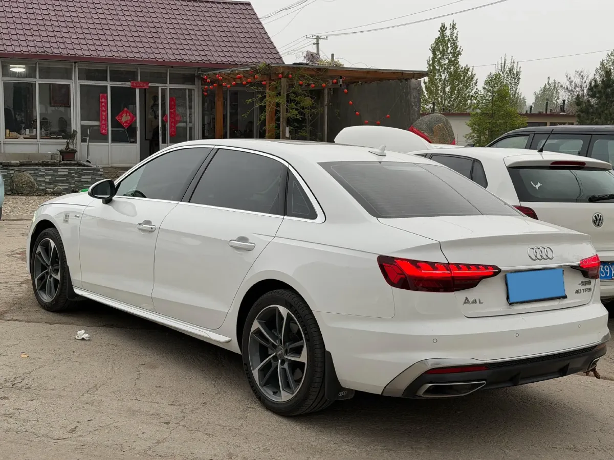 2020 Audi A4L 2.0T 190HP L4 7DCT,autocango,china used car exporter,china ev exporter,chinese used car exporter,chinese used ev exporter