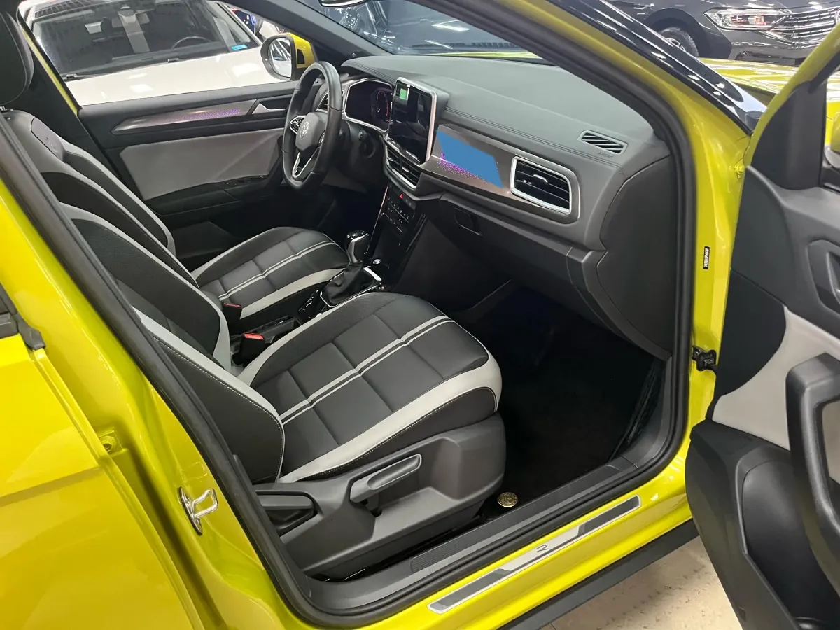 2023 Volkswagen T-Roc 1.5T 160HP L4 7DCT,autocango,china used car exporter,china ev exporter,chinese used car exporter,chinese used ev exporter