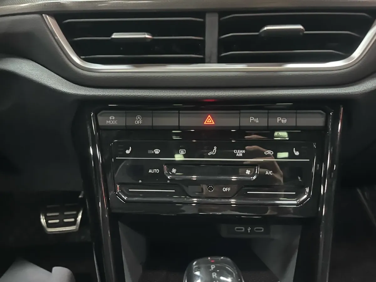 2023 Volkswagen T-Roc 1.5T 160HP L4 7DCT,autocango,china used car exporter,china ev exporter,chinese used car exporter,chinese used ev exporter