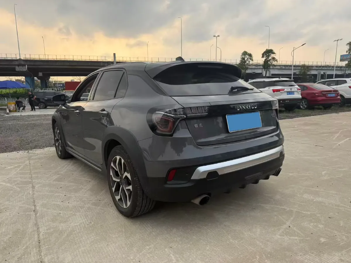 2018 Toyota C-HR 2.0L 171HP L4 CVT,autocango,china used car exporter,china ev exporter,chinese used car exporter,chinese used ev exporter