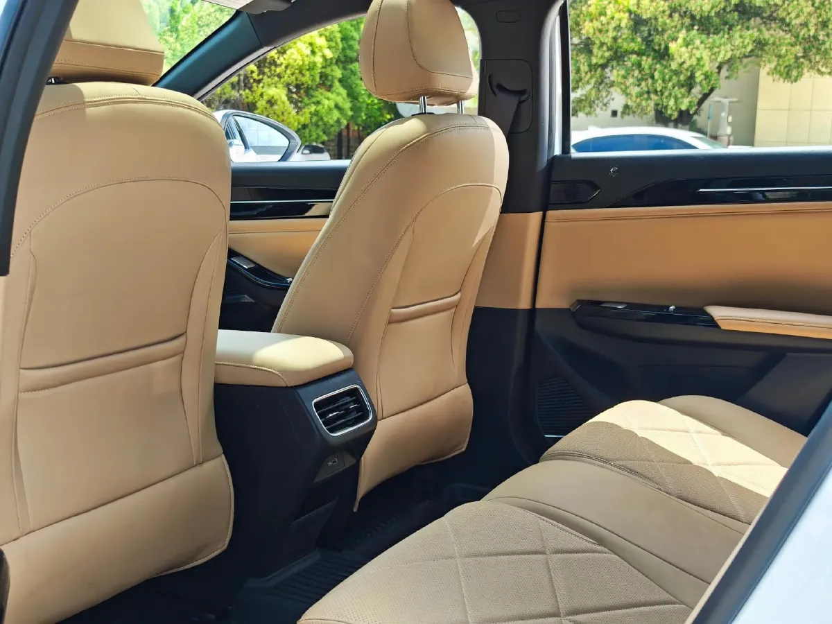 2023 Geely Galaxy L6 1.5T 163HP L4 3DHT PHEV,autocango,china used car exporter,china ev exporter,chinese used car exporter,chinese used ev exporter