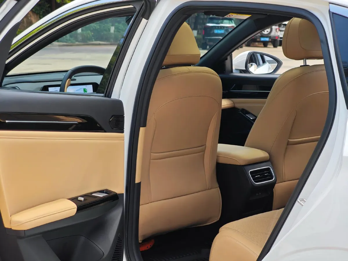 2023 Geely Galaxy L6 1.5T 163HP L4 3DHT PHEV,autocango,china used car exporter,china ev exporter,chinese used car exporter,chinese used ev exporter