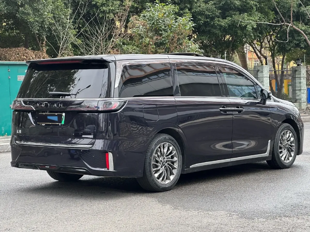 2022 Voyah Dream 1.5T 136HP L4 PHEV 25.57KWH,autocango,china used car exporter,china ev exporter,chinese used car exporter,chinese used ev exporter