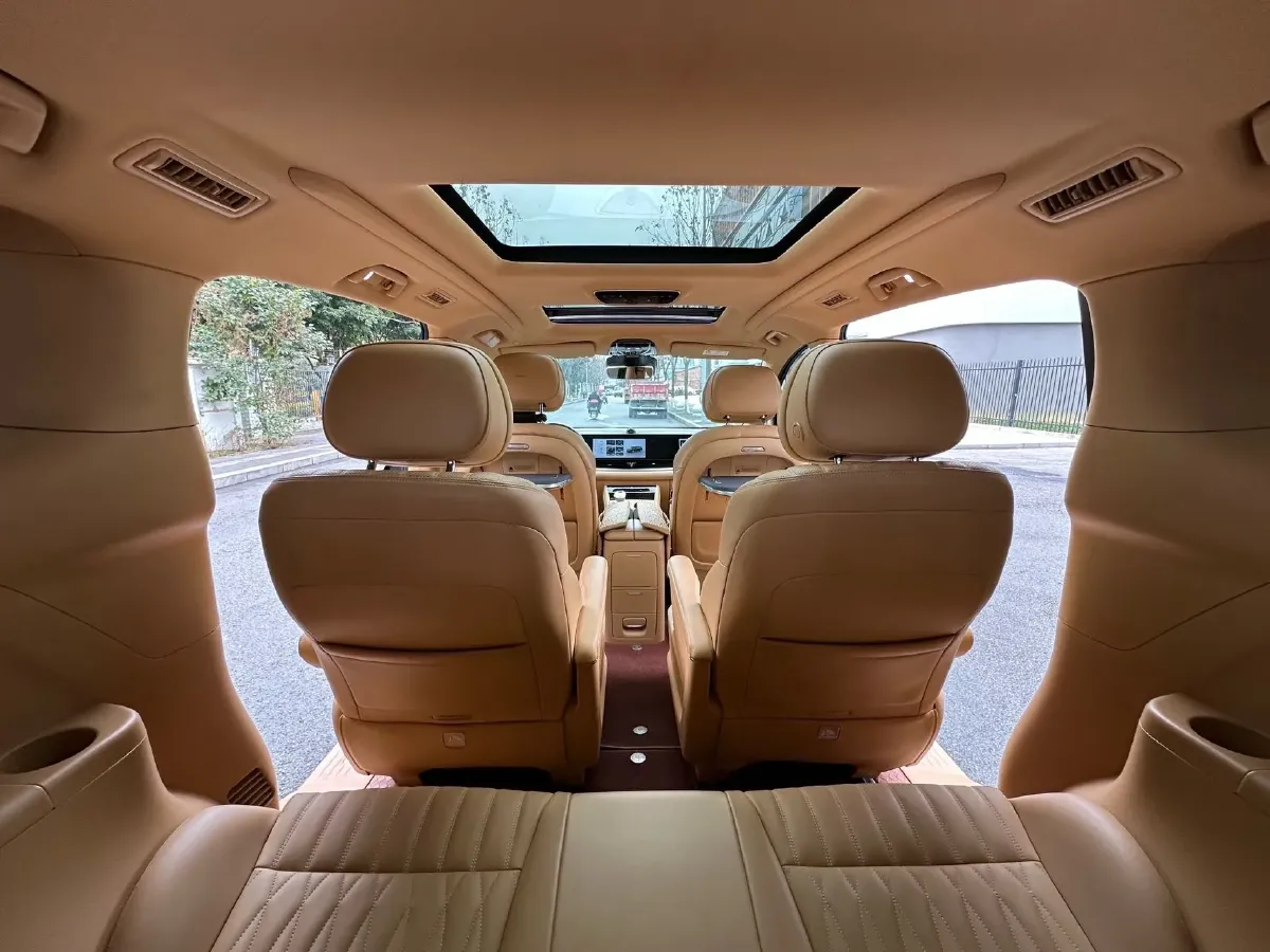 2022 Voyah Dream 1.5T 136HP L4 PHEV 25.57KWH,autocango,china used car exporter,china ev exporter,chinese used car exporter,chinese used ev exporter