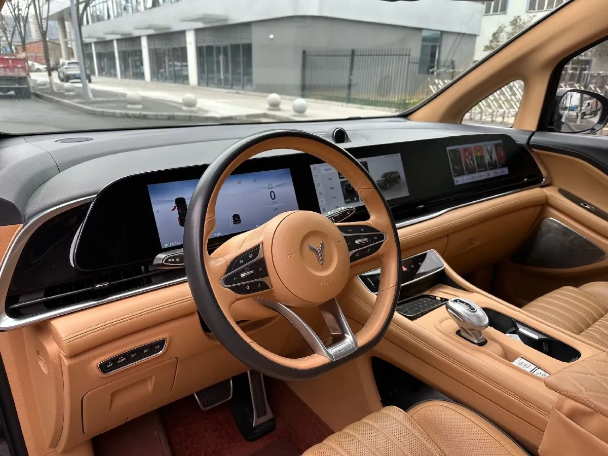 2022 Voyah Dream 1.5T 136HP L4 PHEV 25.57KWH,autocango,china used car exporter,china ev exporter,chinese used car exporter,chinese used ev exporter