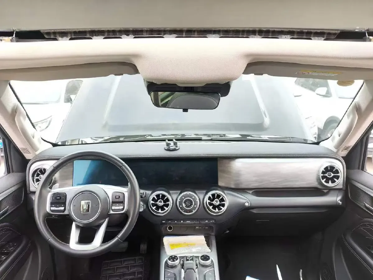 2023 Tank 300 2.0T 227HP L4 8AT,autocango,china used car exporter,china ev exporter,chinese used car exporter,chinese used ev exporter