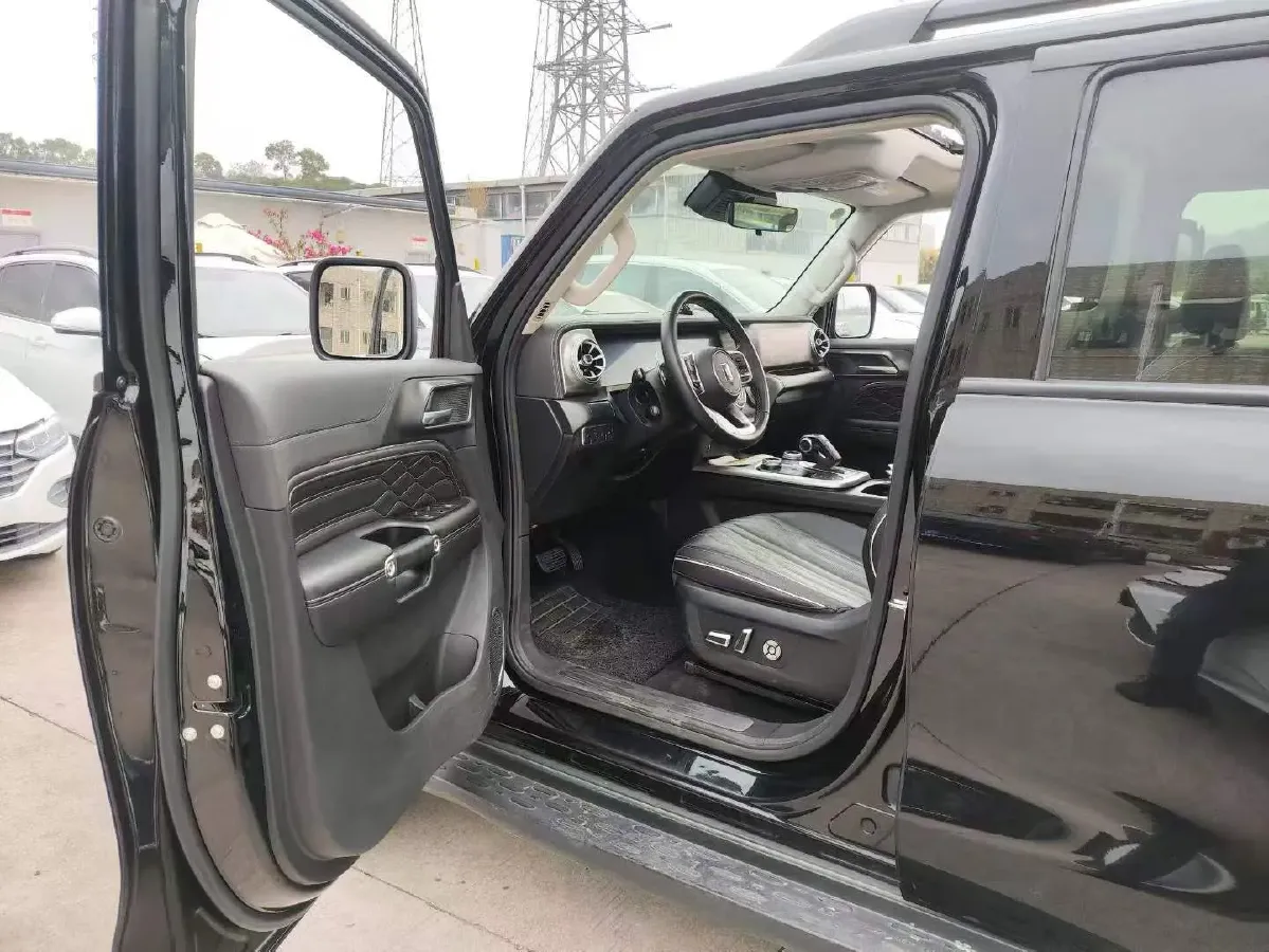 2023 Tank 300 2.0T 227HP L4 8AT,autocango,china used car exporter,china ev exporter,chinese used car exporter,chinese used ev exporter