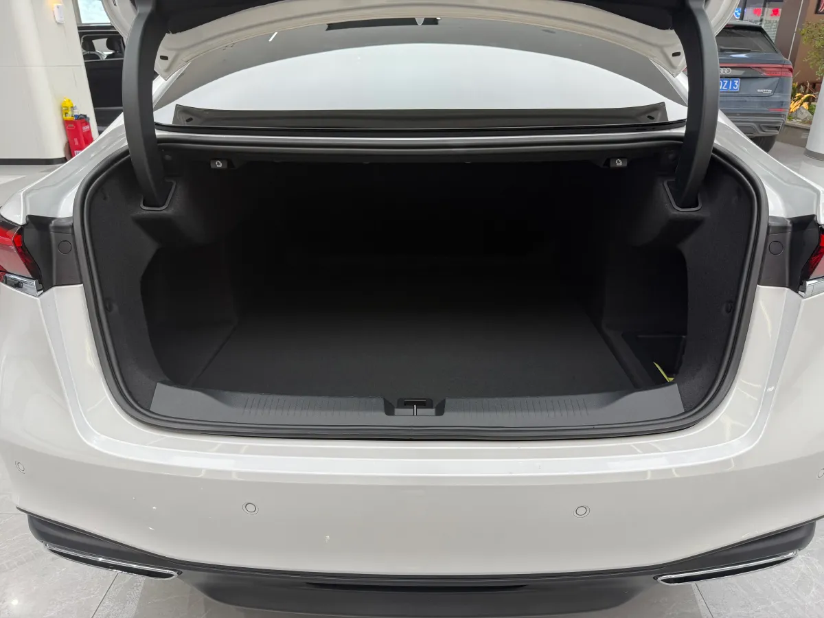 2024 Buick Larcosse 2.0T 237HP L4 9AT,autocango,china used car exporter,china ev exporter,chinese used car exporter,chinese used ev exporter