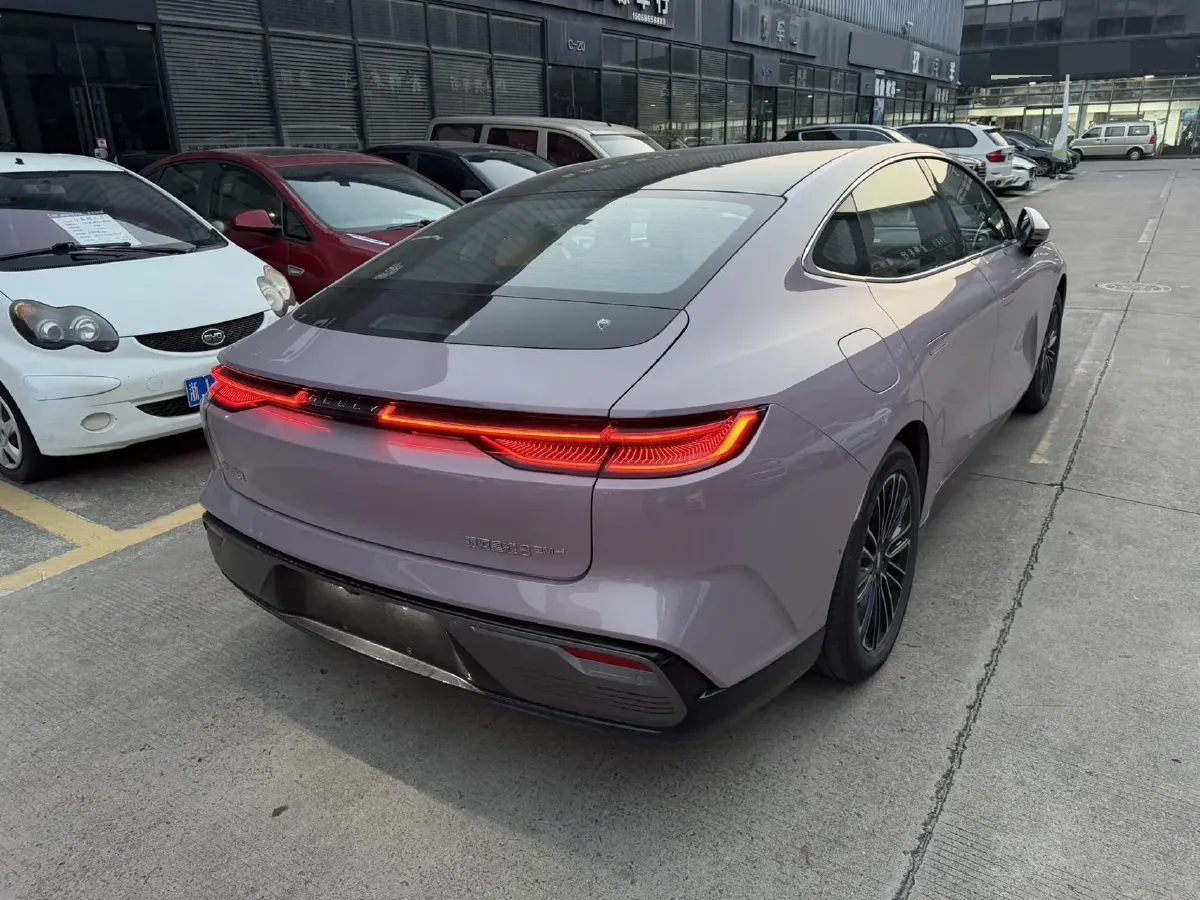 2025 Geely Galaxy Starshine 8 1.5L 112HP L4 1DHT PHEV,autocango,china used car exporter,china ev exporter,chinese used car exporter,chinese used ev exporter
