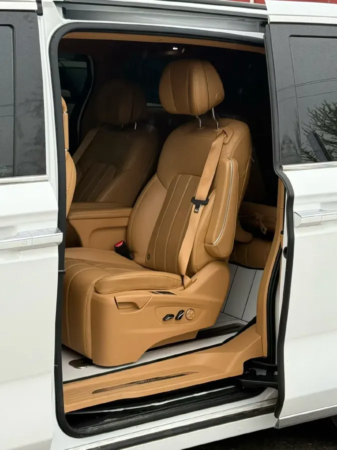 2022 Voyah Dream 1.5T 136HP L4 PHEV 25.57KWH,autocango,china used car exporter,china ev exporter,chinese used car exporter,chinese used ev exporter