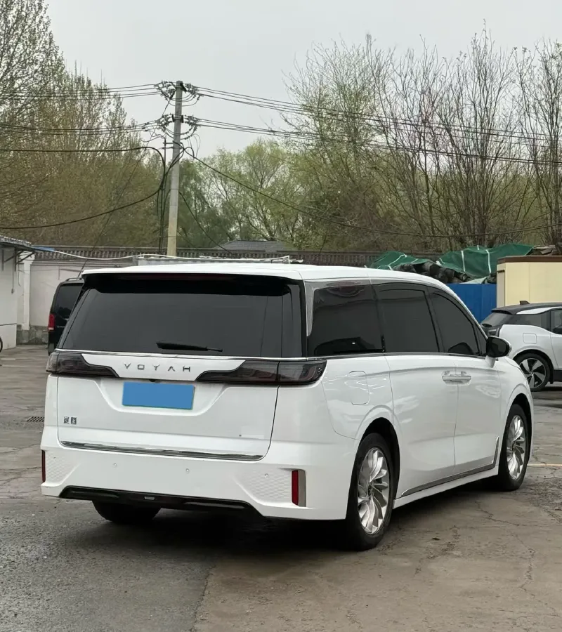 2022 Voyah Dream 1.5T 136HP L4 PHEV 25.57KWH,autocango,china used car exporter,china ev exporter,chinese used car exporter,chinese used ev exporter