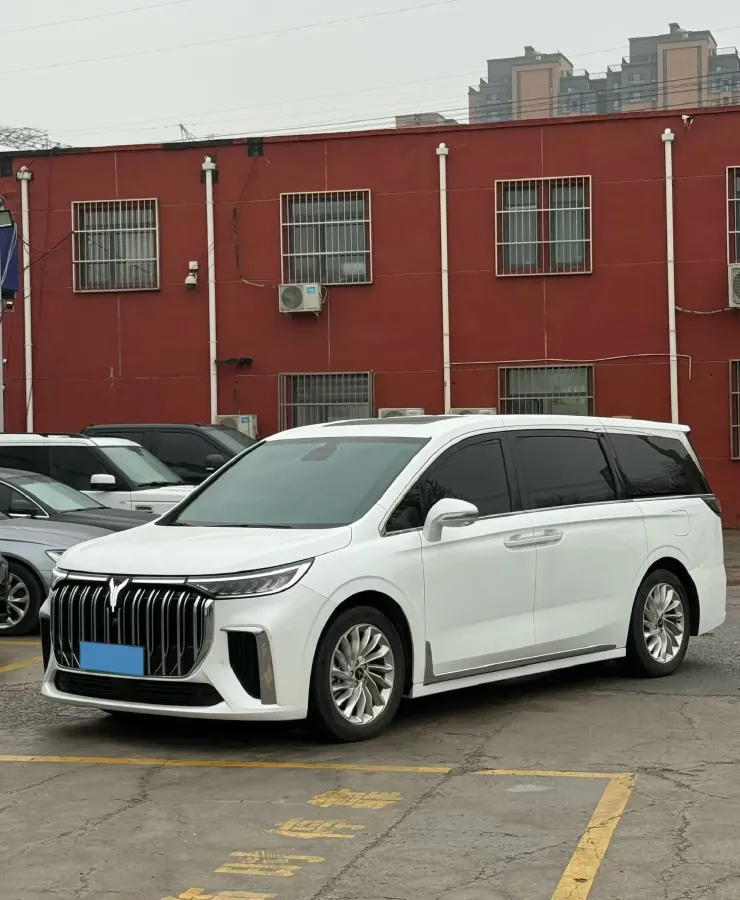 2022 Voyah Dream 1.5T 136HP L4 PHEV 25.57KWH,autocango,china used car exporter,china ev exporter,chinese used car exporter,chinese used ev exporter