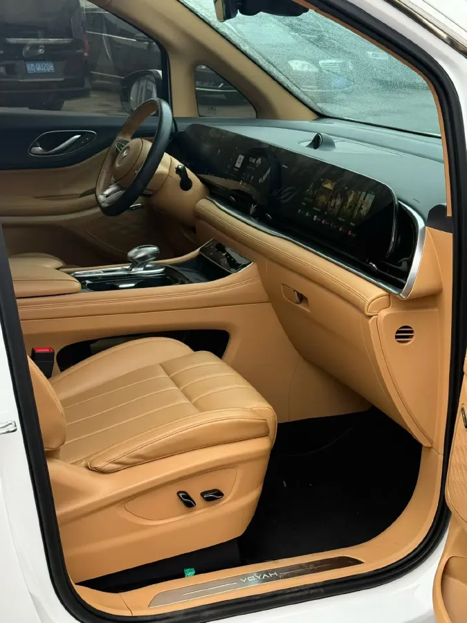 2022 Voyah Dream 1.5T 136HP L4 PHEV 25.57KWH,autocango,china used car exporter,china ev exporter,chinese used car exporter,chinese used ev exporter