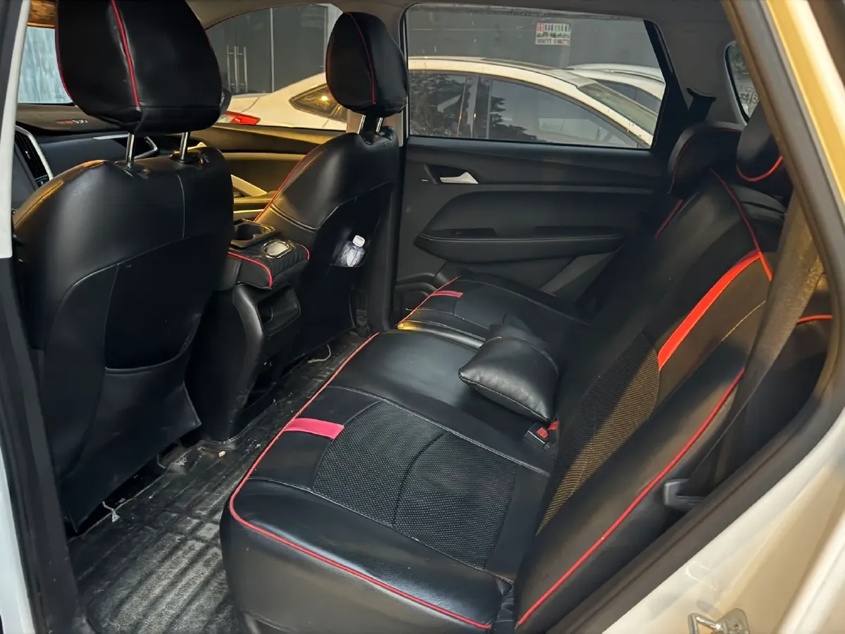 2018 BaoJun 530 1.5T 150HP L4 6MT,autocango,china used car exporter,china ev exporter,chinese used car exporter,chinese used ev exporter