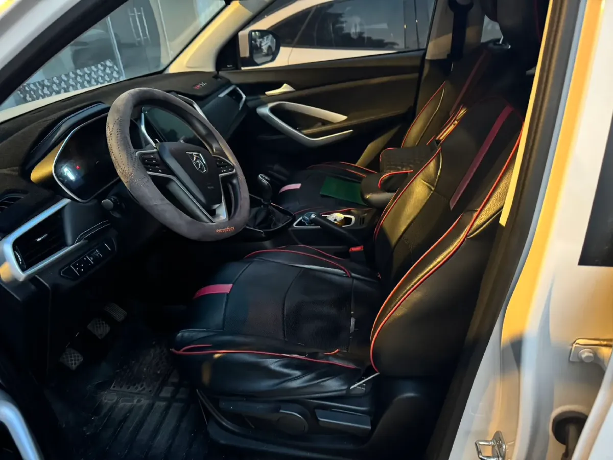 2018 BaoJun 530 1.5T 150HP L4 6MT,autocango,china used car exporter,china ev exporter,chinese used car exporter,chinese used ev exporter